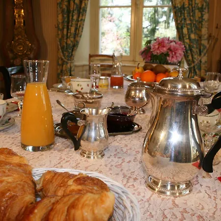 Oda ve Kahvaltı La Croix D'etain 4*